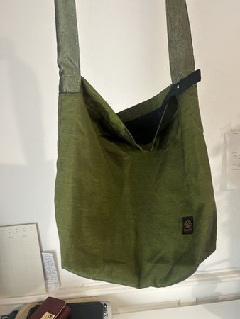 Borsa verde effetto seta 