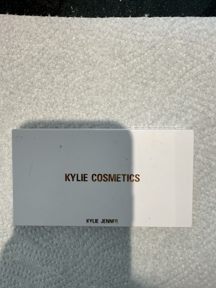 Make-up: Kylie Cosmetics Eyeshadow Palette – Usato da Urdorf venduto da alnalo 1