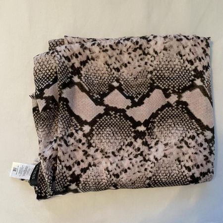 Guess Snake Pattern Scarf 🧣