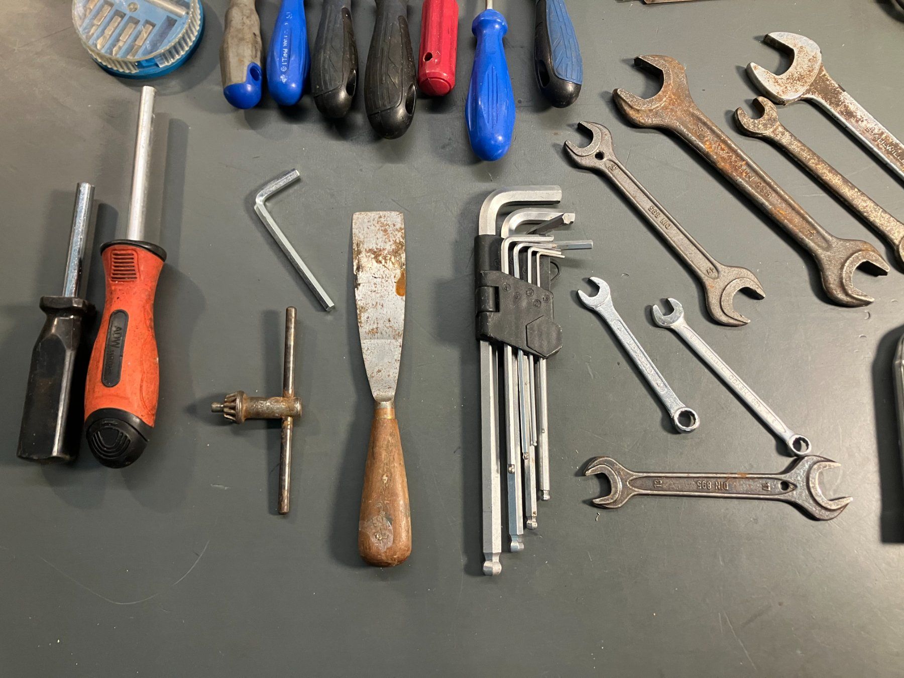 Tous les outils: Post. div. gebrauchtes Werkzeug ab 1.- – D'occasion à Lichtensteig par Buy24International 3
