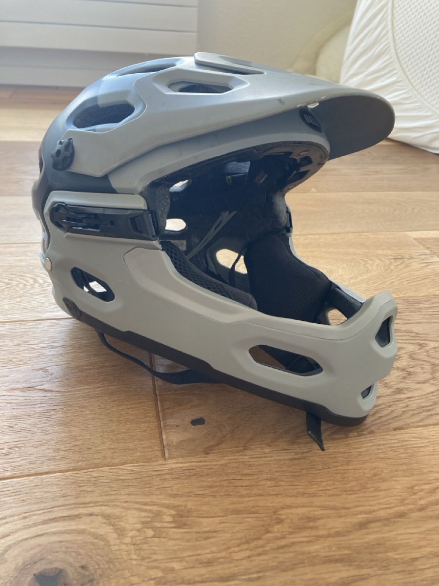 Bell Helme: Bell super 3r mips fullface helm – Gebraucht aus Umiken von Appstro