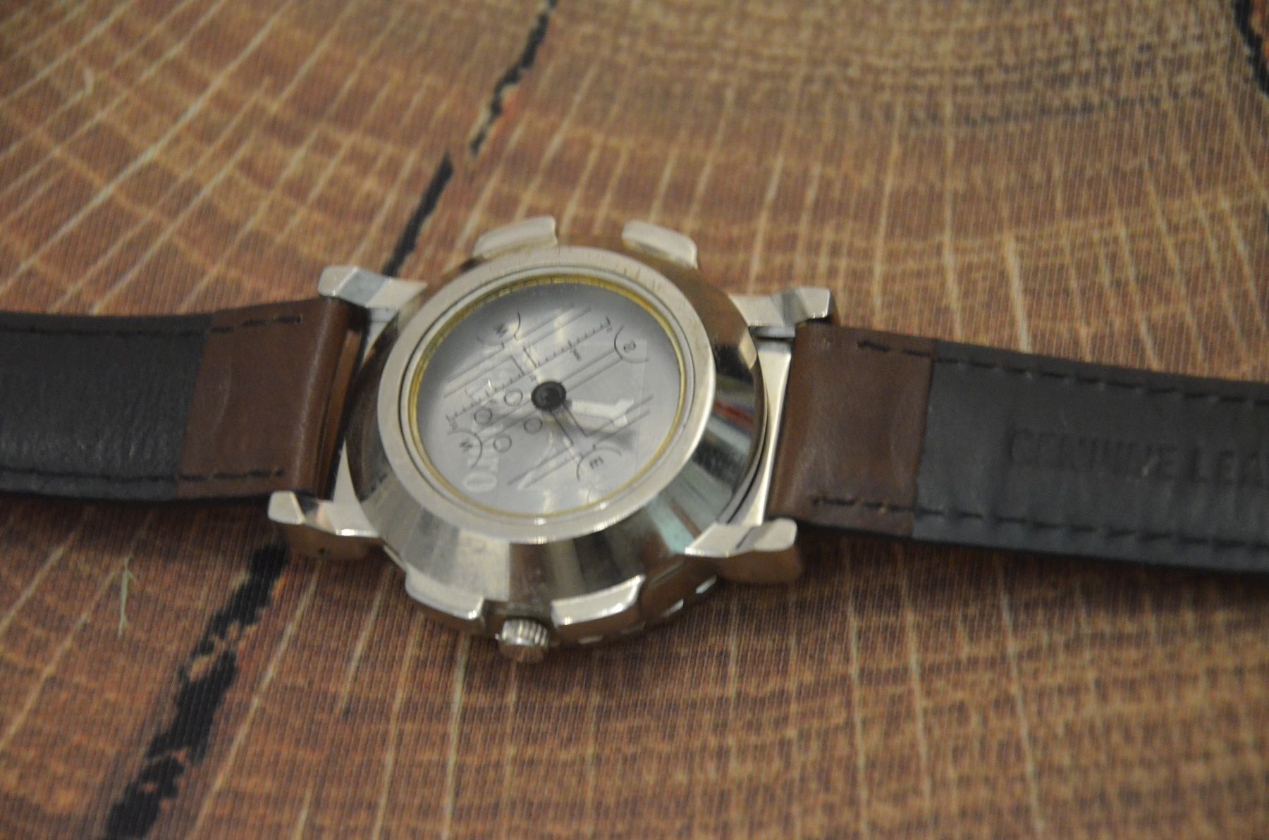 Orologi: UHR MIT NORD SUD OVEST EST – Usato da Chiasso venduto da Dolly015 2