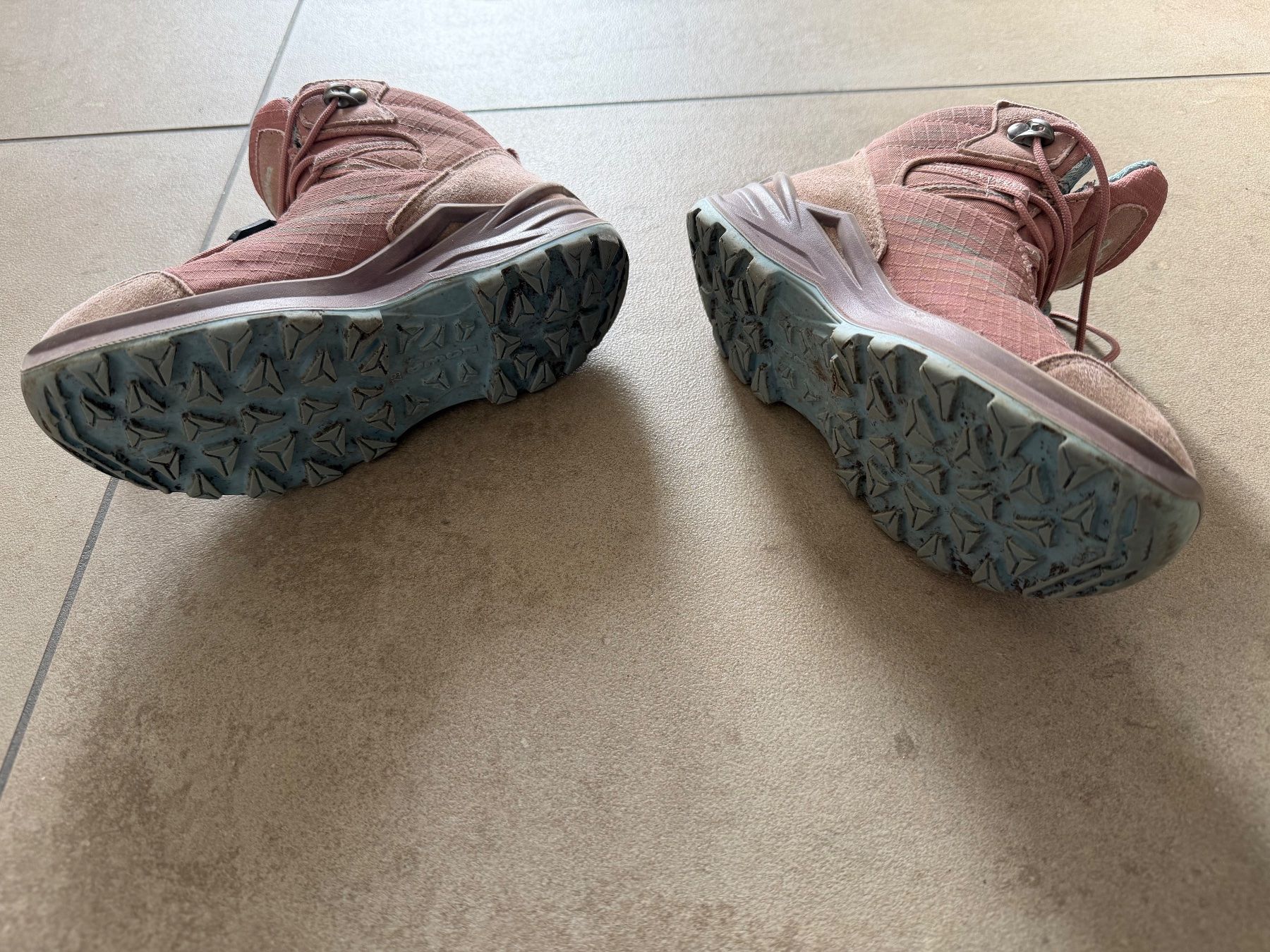Lowa Chaussures filles: Wanderschuhe – D'occasion à Niederwil SG par schj-098 1