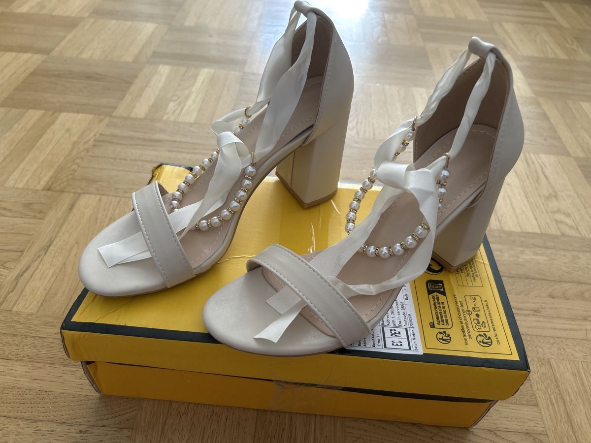 Scarpe da donna: Damen Schuhe Gr. 37 Neu – Nuovo e nell'imballaggio originale da Dulliken venduto da Lindt.1845