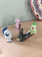 Lot de figurines Pokemon Chikorita Mewtwo Absol