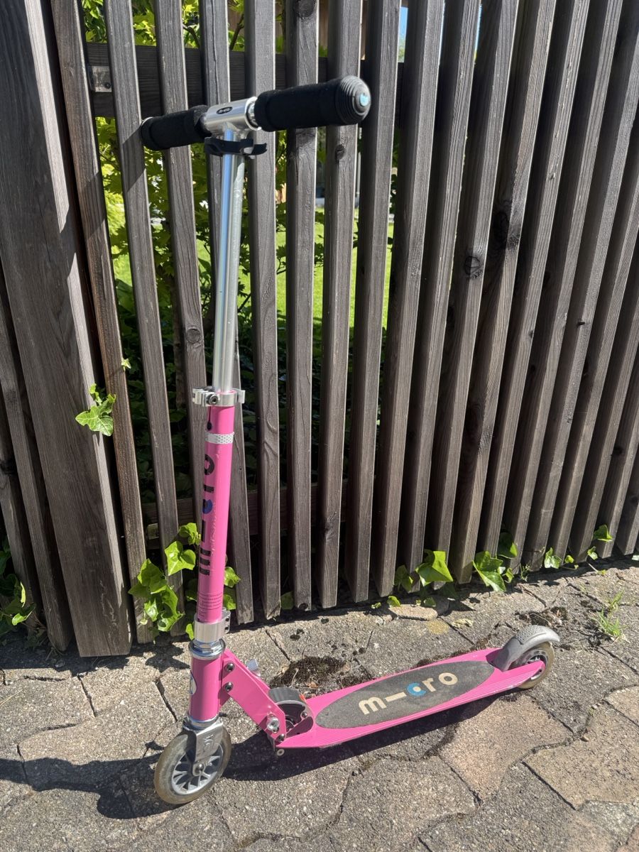 Micro Kickboard: Pink Micro Sprite Scooter – Gebraucht aus Uerikon von GeriO