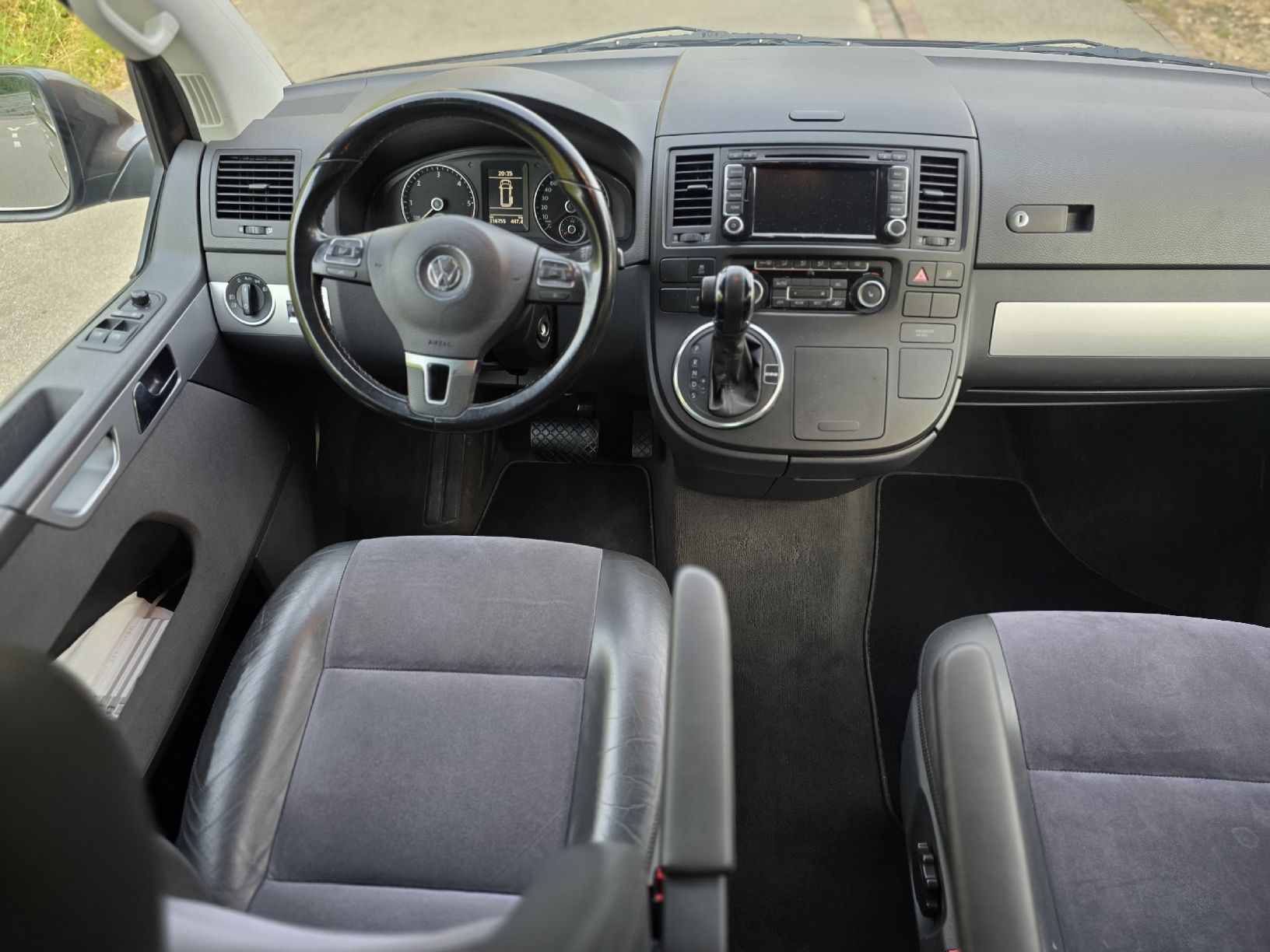 VW Autos: VW T5 Multivan 2.0 TDI Highline Automat – D'occasion à Kerzers par CarDeal. 6