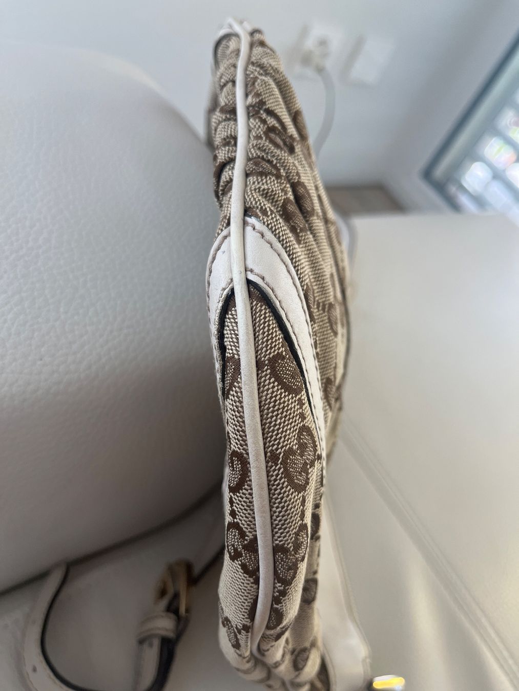 Gucci Sacs femmes: Gucci Abbey-D Ring Crossbody Bag – D'occasion à Sugiez par Vuitton_for_life 5