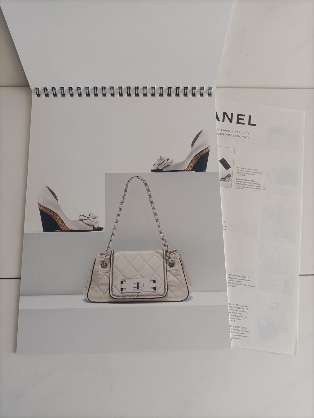 Libri: Catalogue Brochure Chanel Précollection accessoire Printemps – Usato da crans montana venduto da AB3963 5