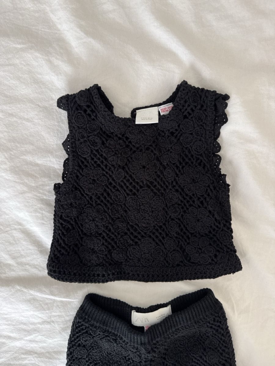 Zara Lotti & Set di vestiti: Ensemble noir en crochet Zara - taille 92 – Usato da Saillon venduto da alico 1