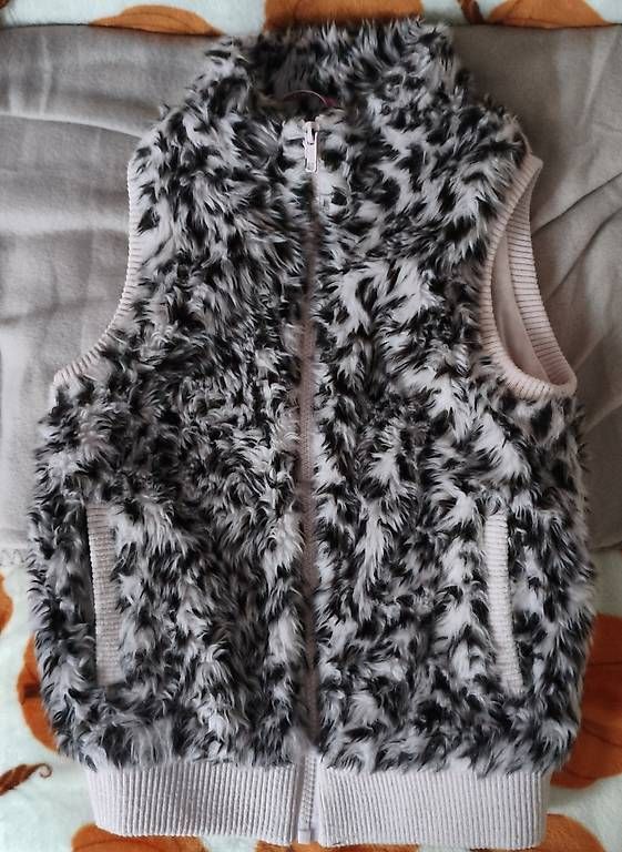 Altro abbigliamento per bambina: Verschiedene Weste für Mädchen 122/128 – Usato da Winznau venduto da zap_y6wx 2