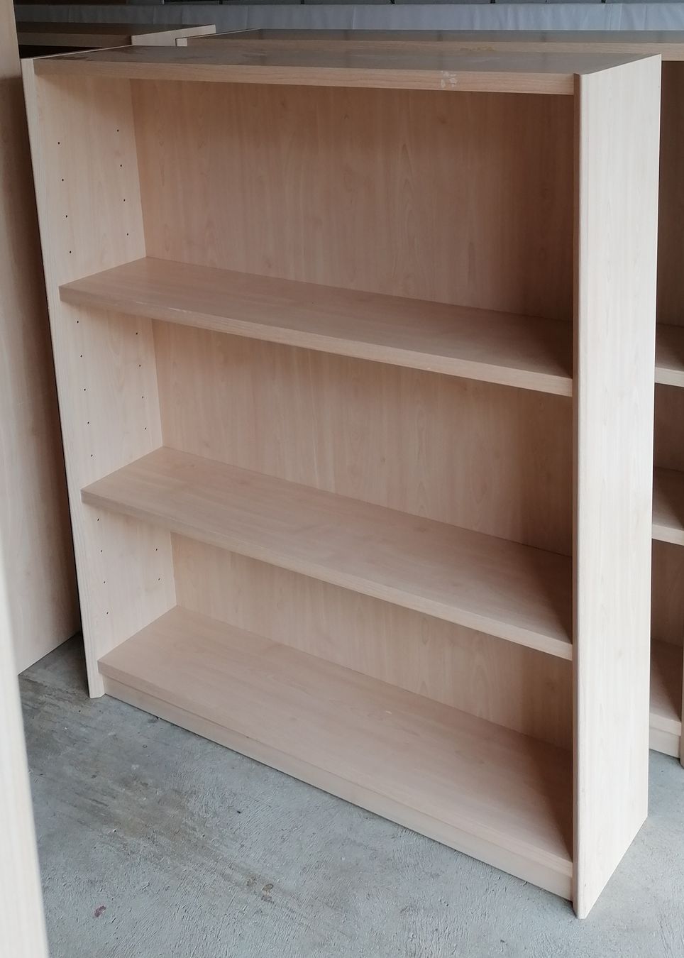 Scaffali: Regal offen mit 2 Tablaren – Usato da Schwarzenegg venduto da musi09