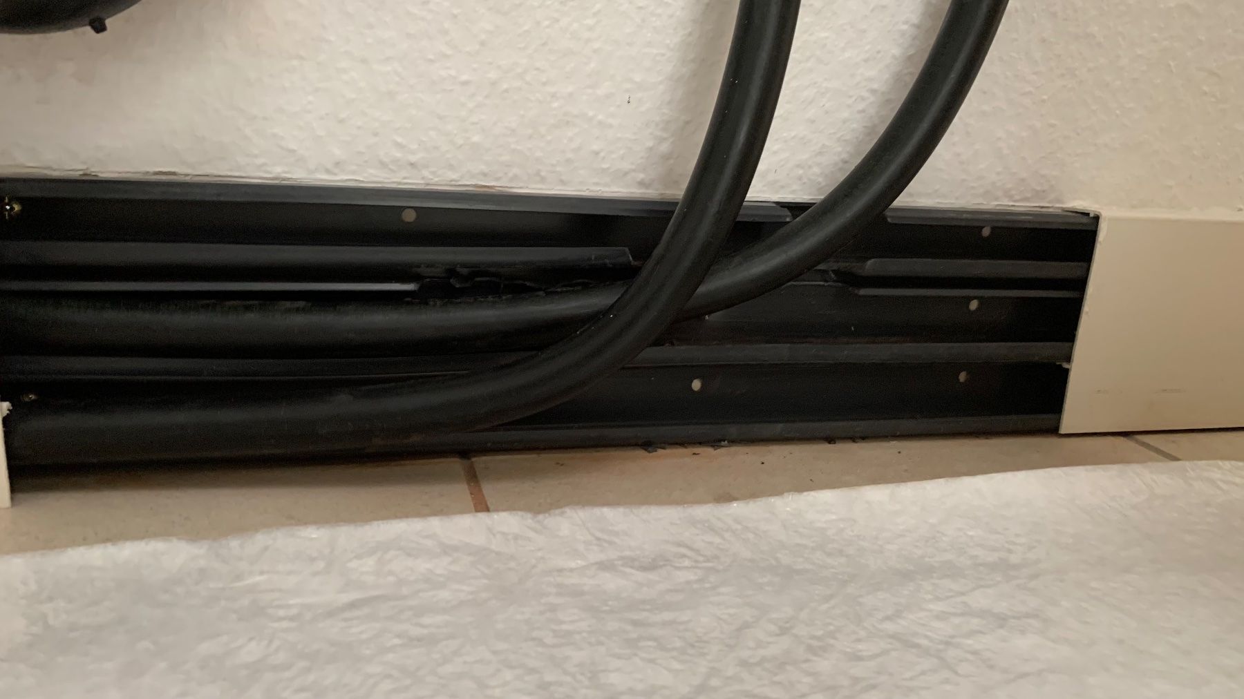 Cavi: 12m Kabelkanal à 10cm x 2.5cm – Usato da Basel venduto da Schmutpa 1
