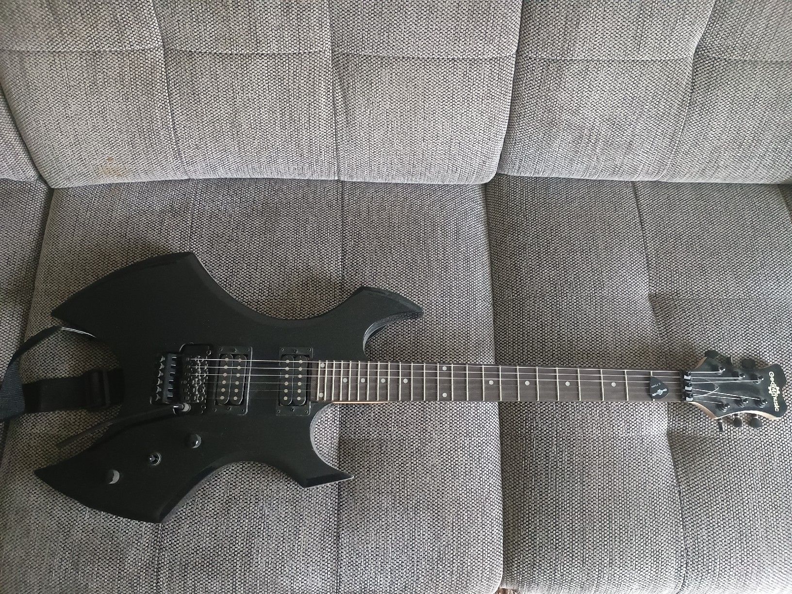 Musikinstrumente: E-Gitarre – Gebraucht aus Schaffhausen von gen_267m
