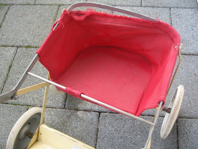 Carrozzine per bambole: Puppenwagen Bernina Zug – Difettoso da Staufen venduto da Finoeggel 2