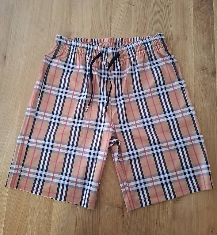 Pantaloni: Kurze Shorts  – Usato da Niederuzwil venduto da Liberatopixel