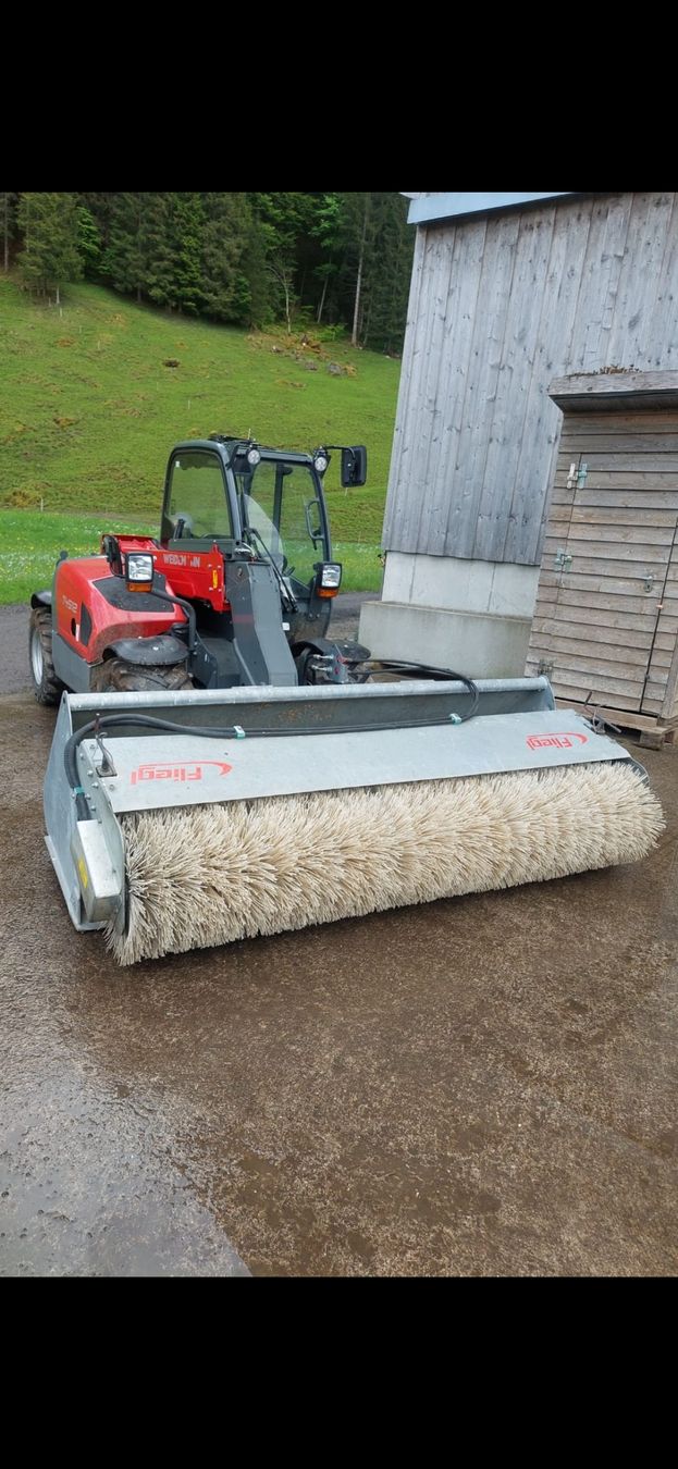 Tutte le macchine: Kehrmaschine  Fliegl  – Usato da Unteriberg venduto da amd89