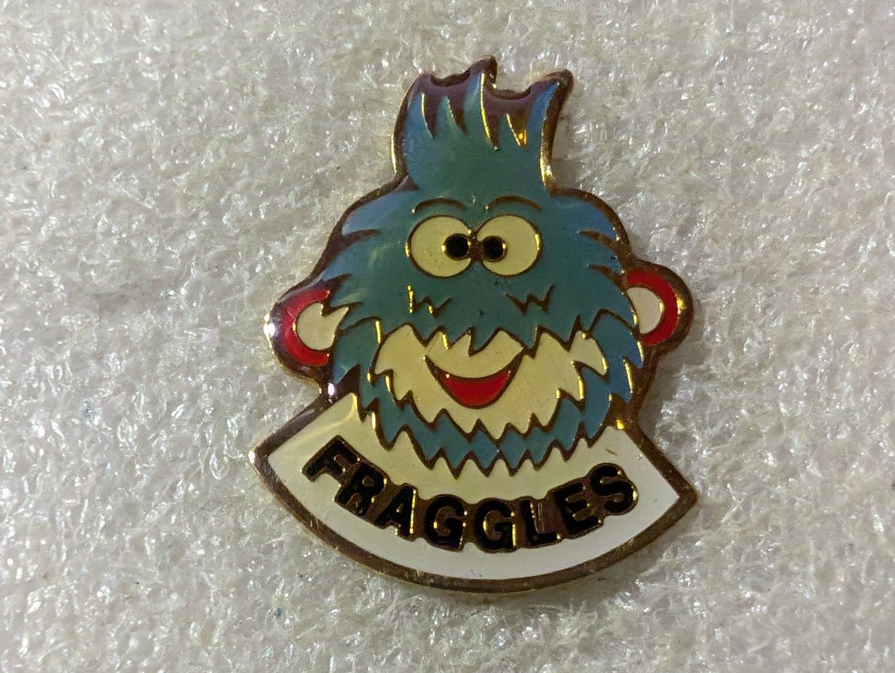 Plaketten & Abzeichen: Ansteckpin 63: Fraggles – Gebraucht aus Oppligen von Pin-Fall-Shop