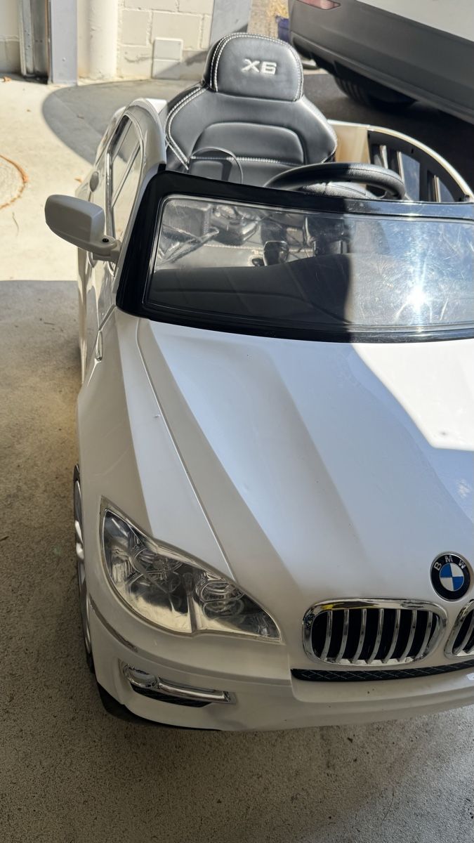 BMW Veicoli per bambini: Kinder Elektroauto BMW X6 weiss  – Difettoso da Untersiggenthal venduto da Jaymoni 1