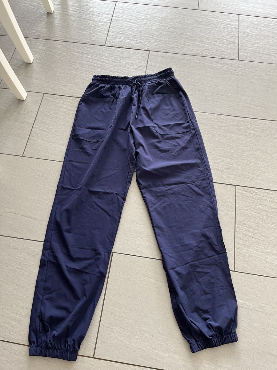 Hosen: Sporthose lila Gr. L – Gebraucht aus Herrenschwanden von Kamel1