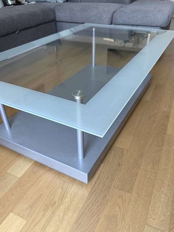 Tables: Glastisch - MÖBEL IST VERKAUFT – D'occasion à Bern par diegoenchiladas
