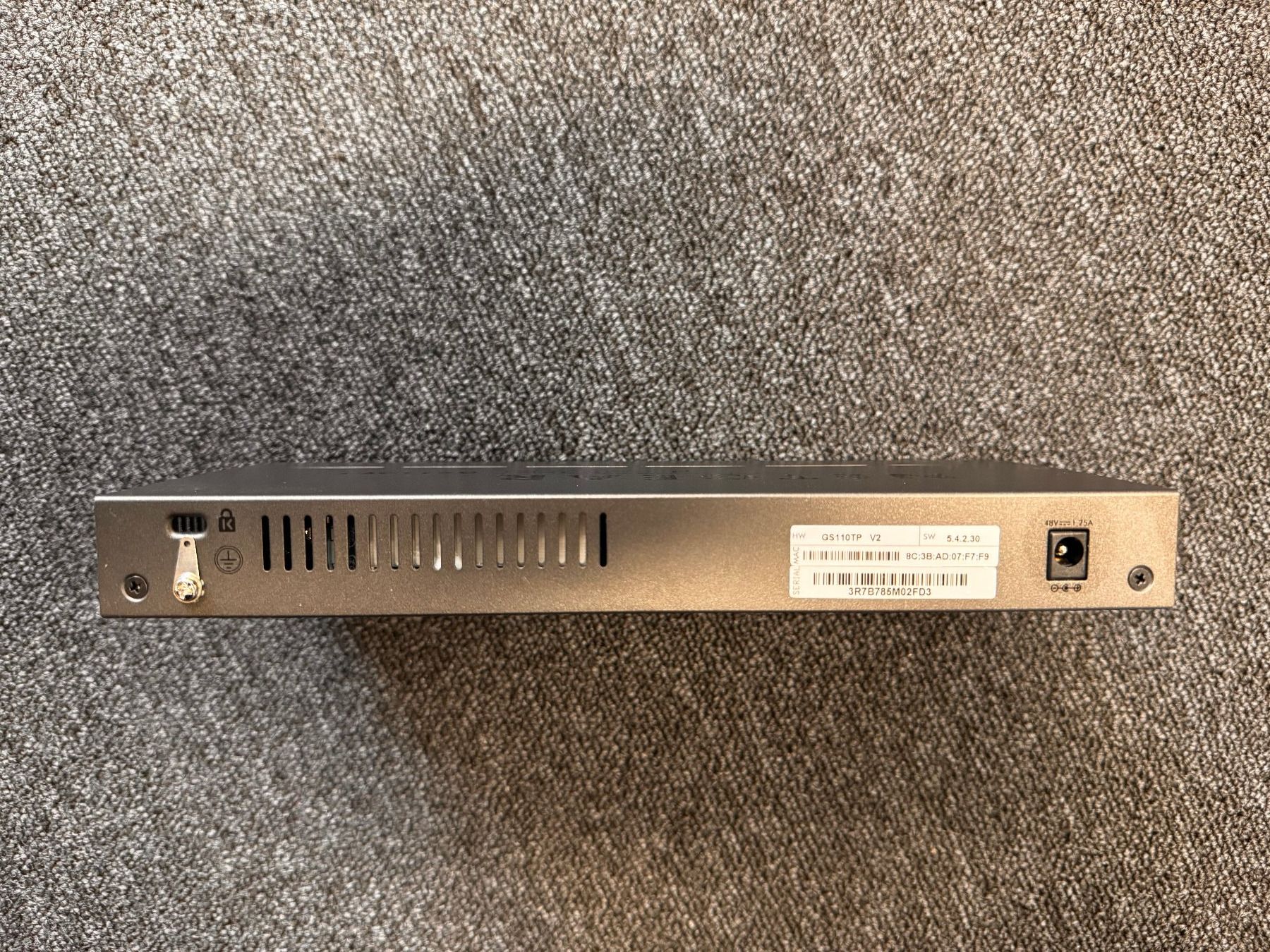Netgear Hub & Switch: ***  2x NETGEAR ProSafe GS110TP 10-Port-Switch *** – Usato da Willisau venduto da  4