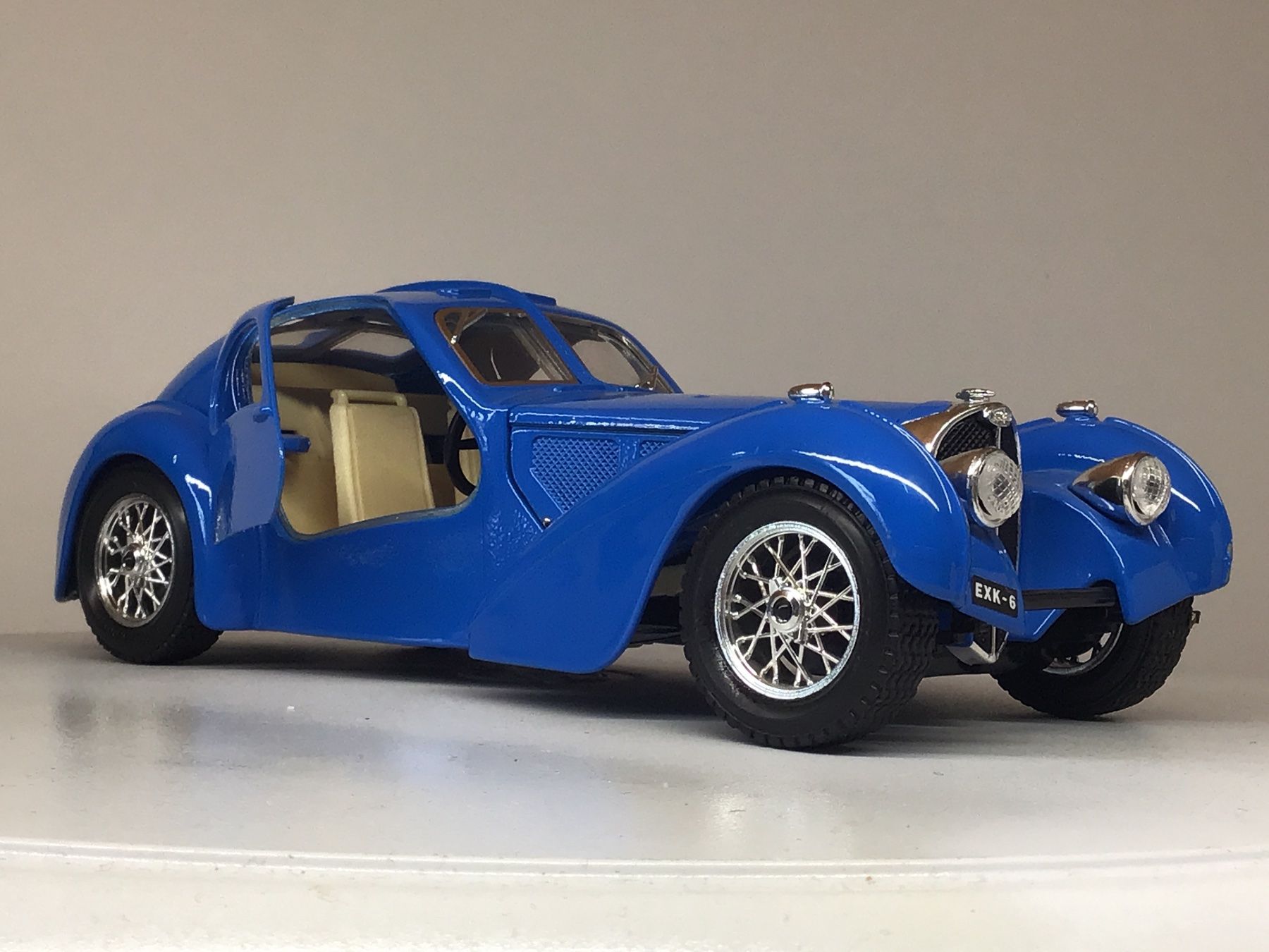 Bugatti Modellautos: Bugatti Modellauto, atlantic1:24 burago – Gebraucht aus Männedorf von Modelle-aller-Art
