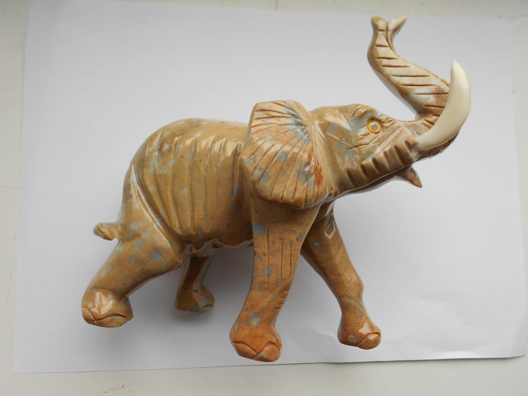 Sculture & Statue: Elefant handgeschnitzt, ca. 1 kg China – Nuovo (secondo la descrizione) da Zürich venduto da swisscristal01