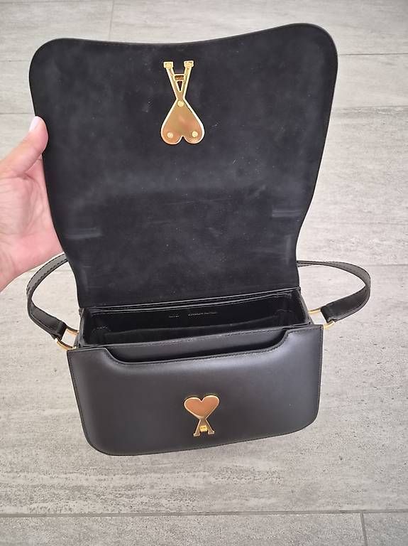 Taschen für Damen: Ami Paris Tasche – Neu (gemäss Beschreibung) aus Effretikon von spennell 1