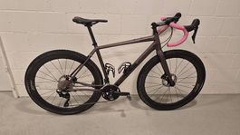 Cannondale Topstone Gravelbike mitt Zipp 303 Laufrädern
