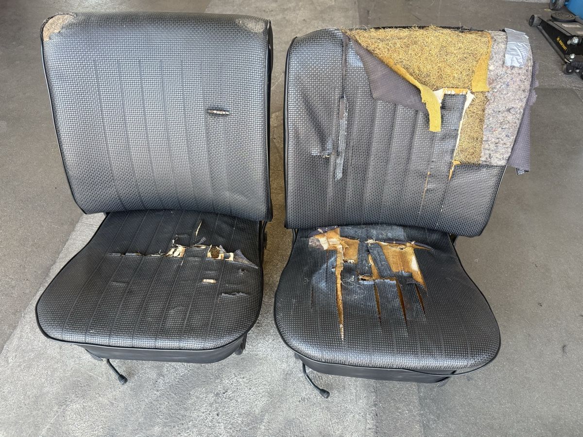 VW Tutti pezzi di ricambio auto: Sitze VW Käfer 1970 – Difettoso da Dürrenäsch venduto da Schmotzli0