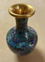 Kleine Vintage-Miniatur-Cloisonné-Vase mit Blumen und Blätte