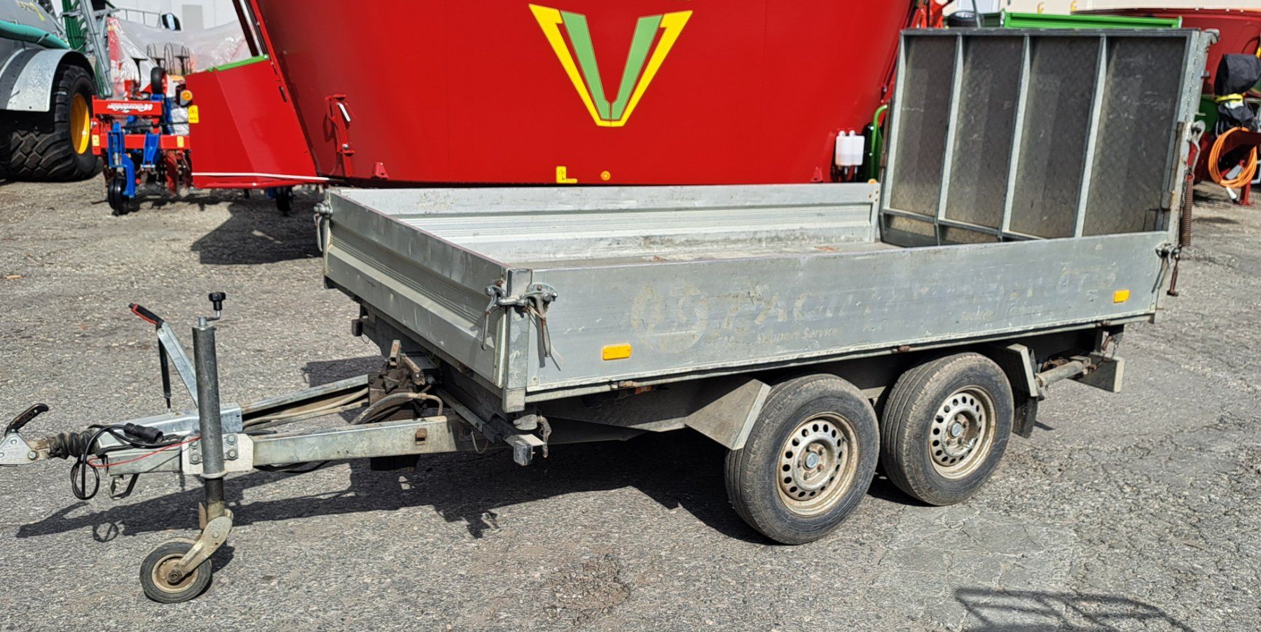 Humbaur Rimorchi: Humbaur Anhänger Dreiseitenkipper – Usato da Landquart venduto da Roaebla 1