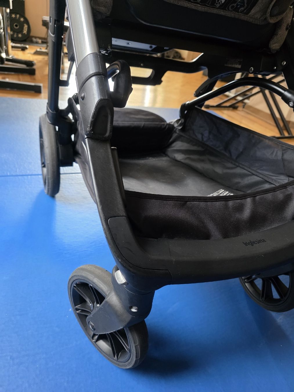 Inglesina Carrozzine: Poussette Inglesina Aptica+ Accessoires – Usato da Le Locle venduto da Maria.222 7