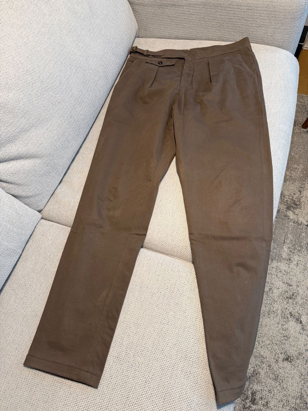 Eleventy Pantaloni: Neue Eleventy Hosen Grösse 32 – Usato da Nänikon venduto da Daniel_Ousn 1