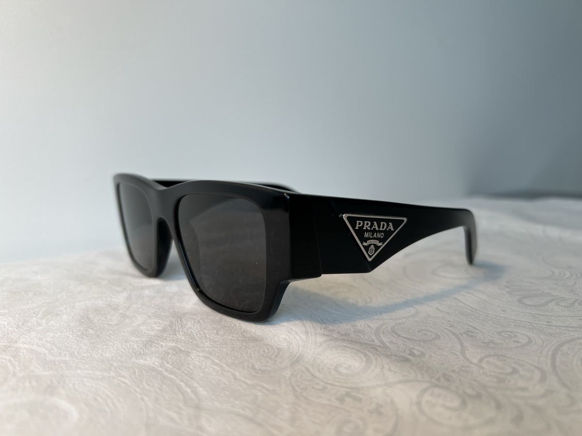 Prada Brillen & Gläser: Lunettes de soleil Prada noires – Gebraucht aus Sion von Mayoraz02