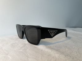Lunettes de soleil Prada noires