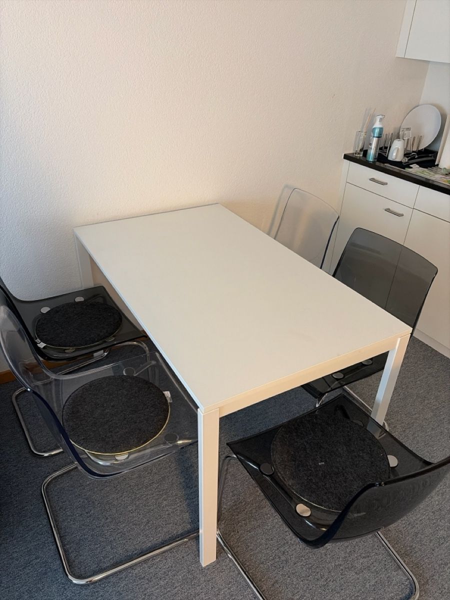 Ikea Tischset: Tisch mit Stühlen 75x125 transparent Kunststoff  – Gebraucht aus Einsiedeln von vad_65bf