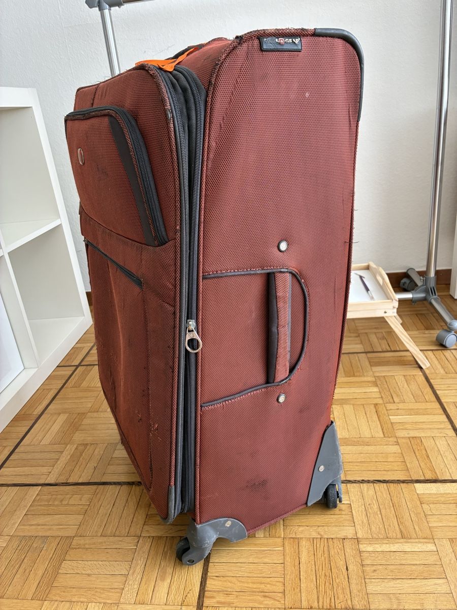Swiss Valises de voyage: Suitcase suitable for 23Kg – D'occasion à Luzern par car_9qxd 1