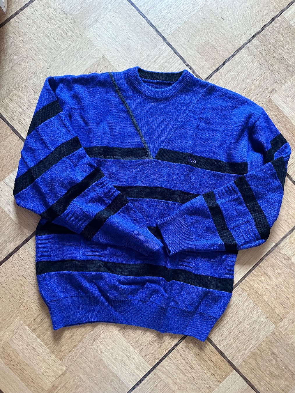 Pullover & Sweatshirts: Gestreifter Fila Pullover – Gebraucht aus Unterentfelden von ame_tf2n
