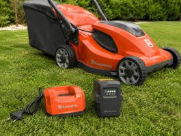 Husqvarna Rasenmäher LC 137i mit Akku und Ladegerät, OVP