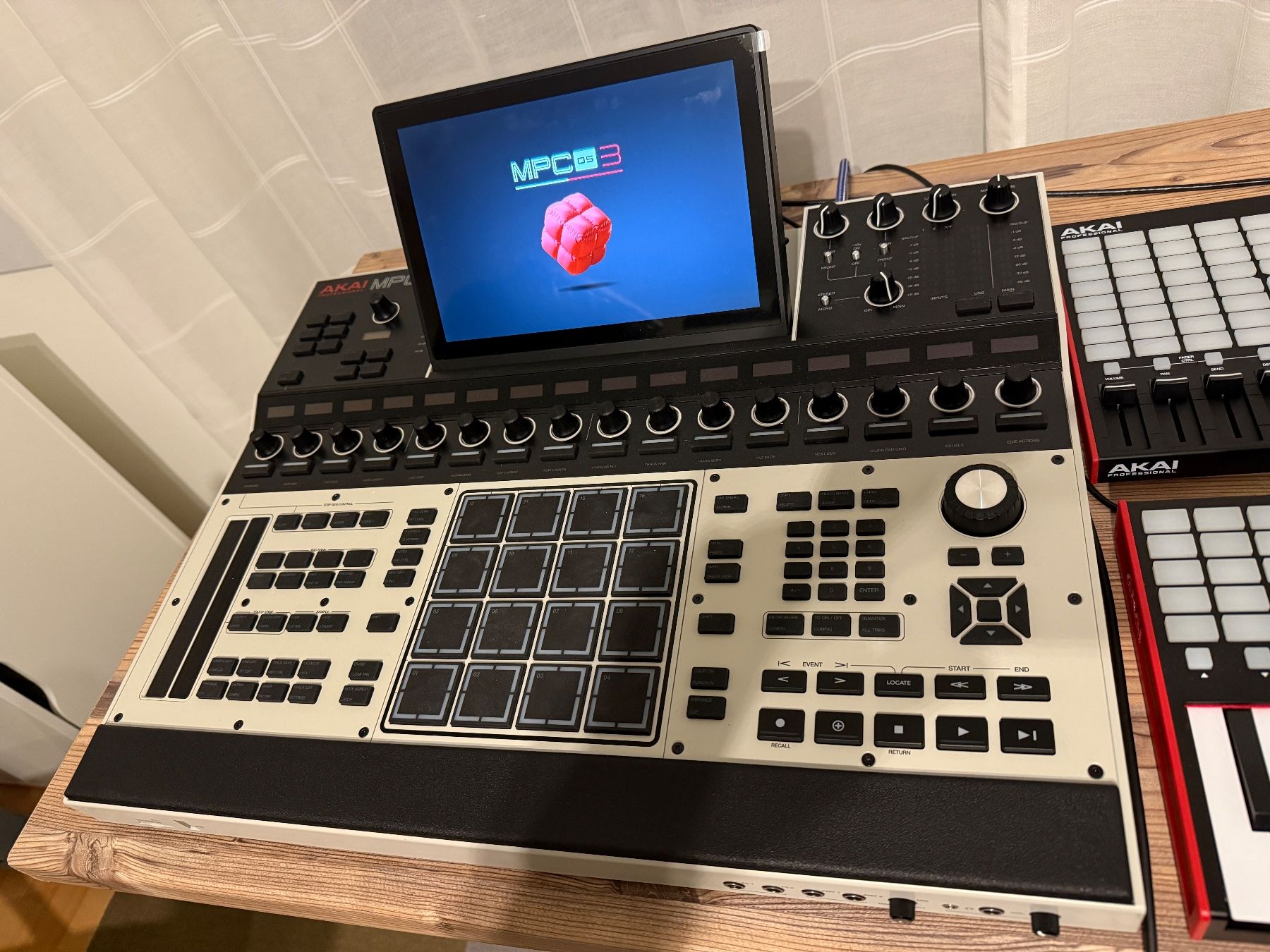 Akai Strumenti musicali: Akai MPC XL Machine inkl. 512GB SSD – Nuovo (secondo la descrizione) da Rupperswil venduto da kaiszielasko94 1