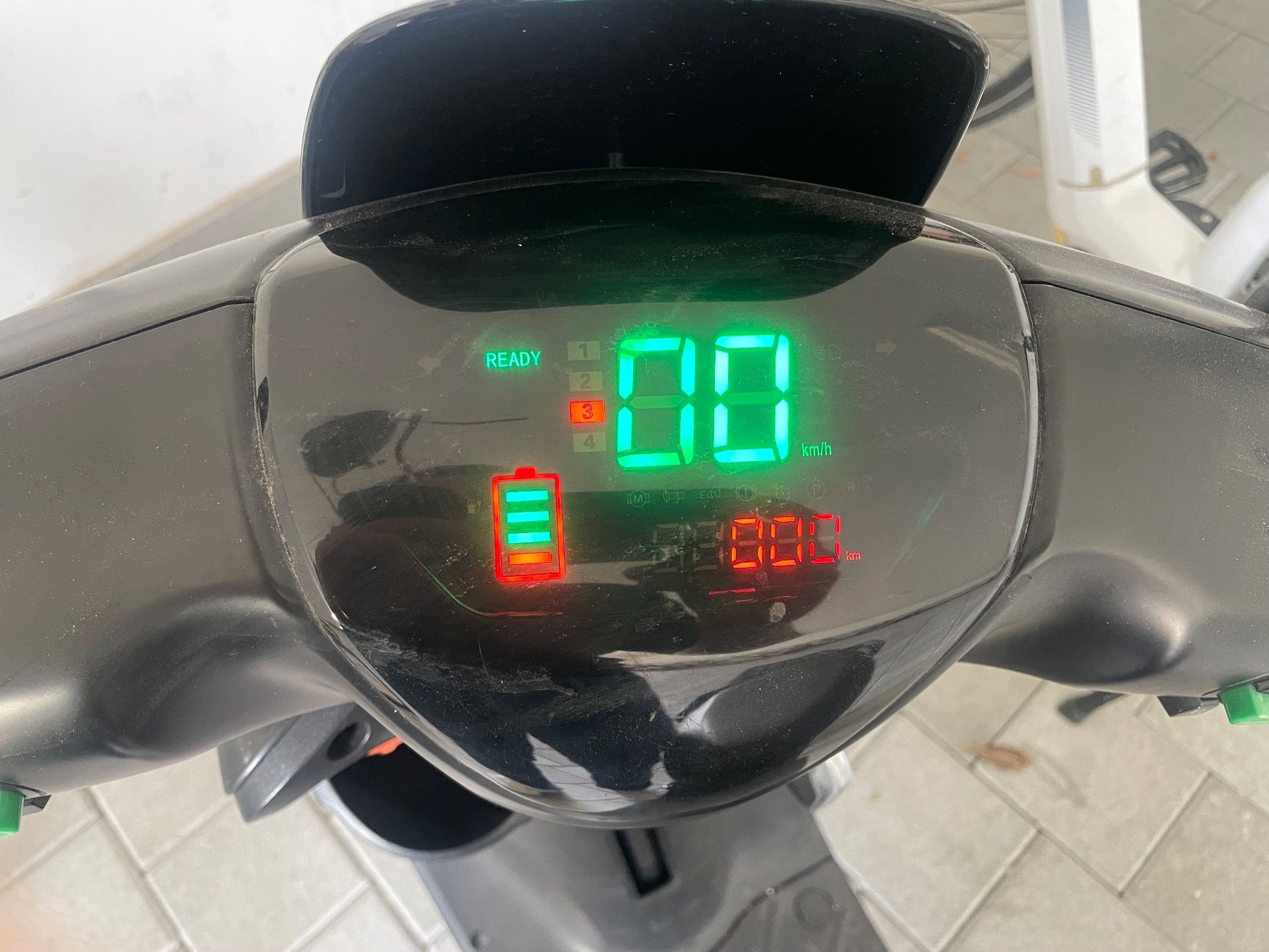 Scooters: E-Roller – D'occasion à Egerkingen par mar_td9b 3