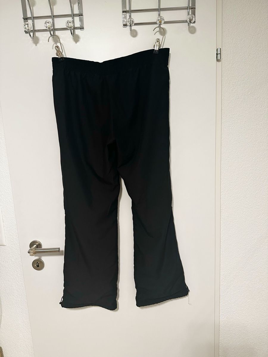 Pantaloni: Schwarze Trainerhosen Gr. 44 Sport – Usato da Eglisau venduto da Brewster1 1