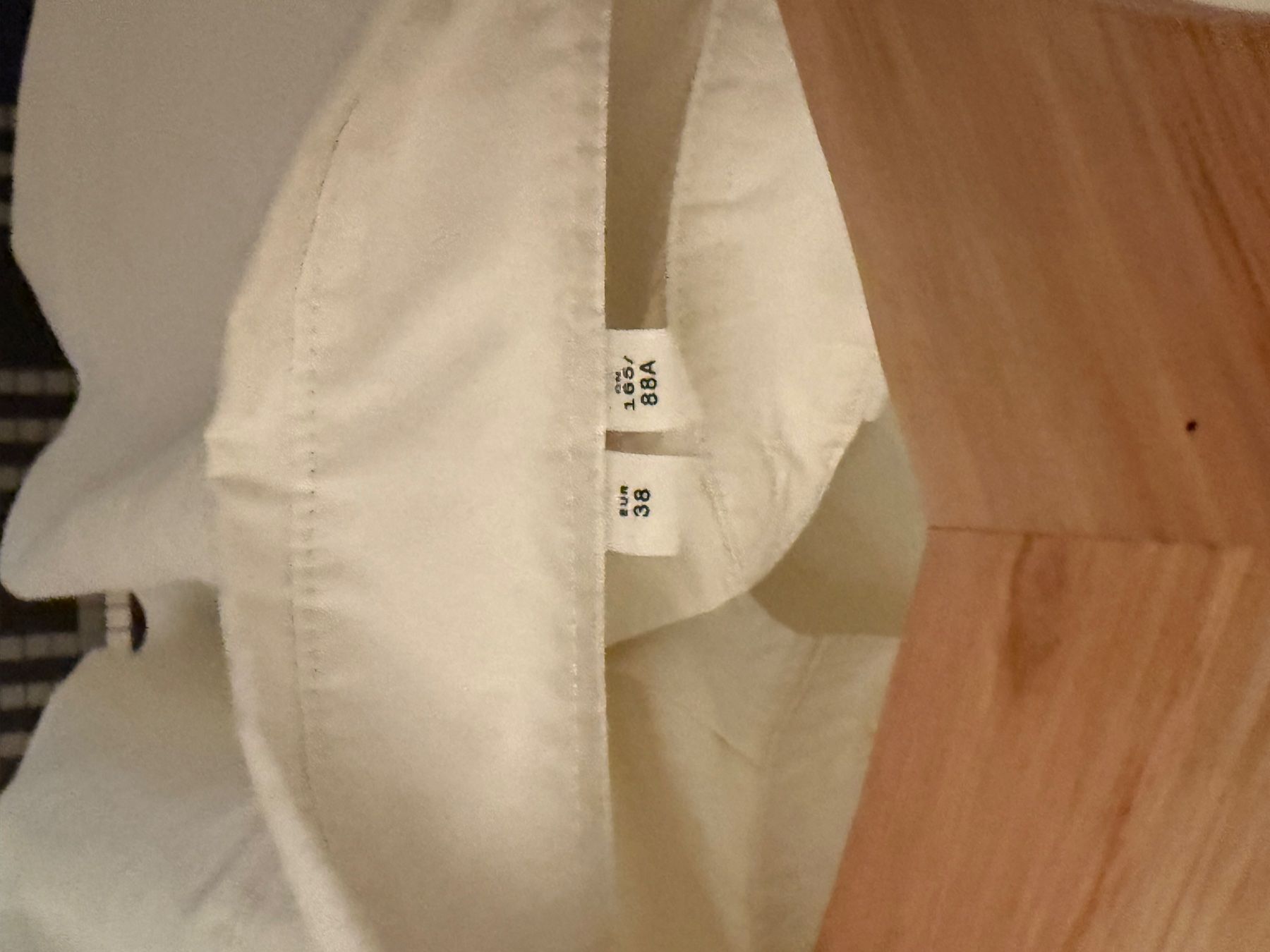 Blusen: Ecru Uniqlo Shirt – Gebraucht aus Zürich von ele_nd88 1