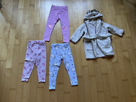 Bademantel + 3 verschiedene Leggins Gr.98/104