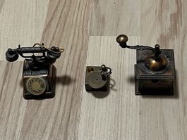 Antikes MINIATUR-GRAMMOPHON/-TELEFON/-KAFFEMÜHLE aus Kupfer!