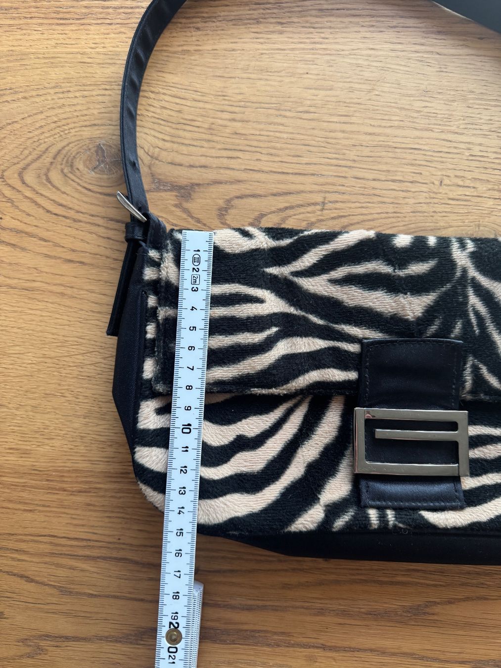 Taschen für Damen: Handtasche Zebra/Tieger muster – Gebraucht aus Wald ZH von _seraina 4