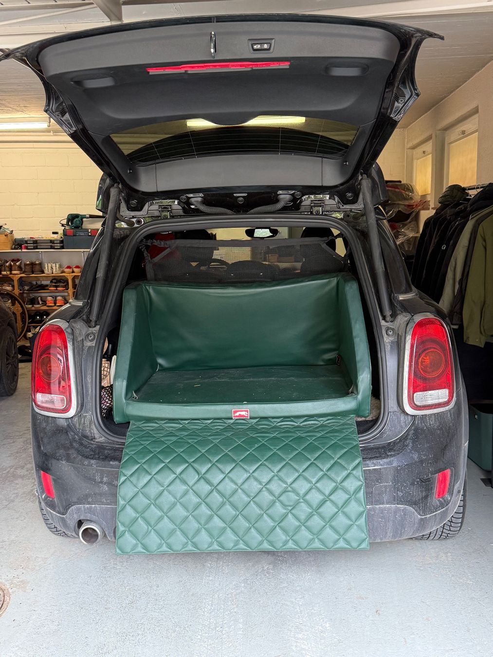 Dogstyler Cucce & Letti: DOGSTYLER  -  Auto Hundebett kaki – Usato da Küsnacht ZH venduto da fashionontop