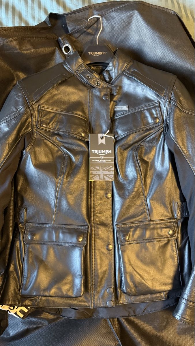 Triumph Giacche: Triumph Beaufort 2 Leather Jacket – Nuovo e nell'imballaggio originale da Männedorf venduto da VictorKT 1